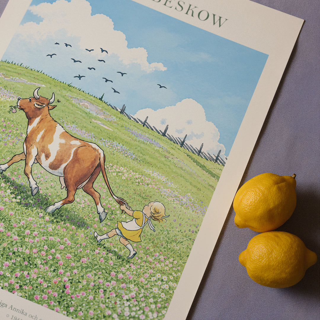 Duktiga Annika och en Ko by Elsa Beskow Poster